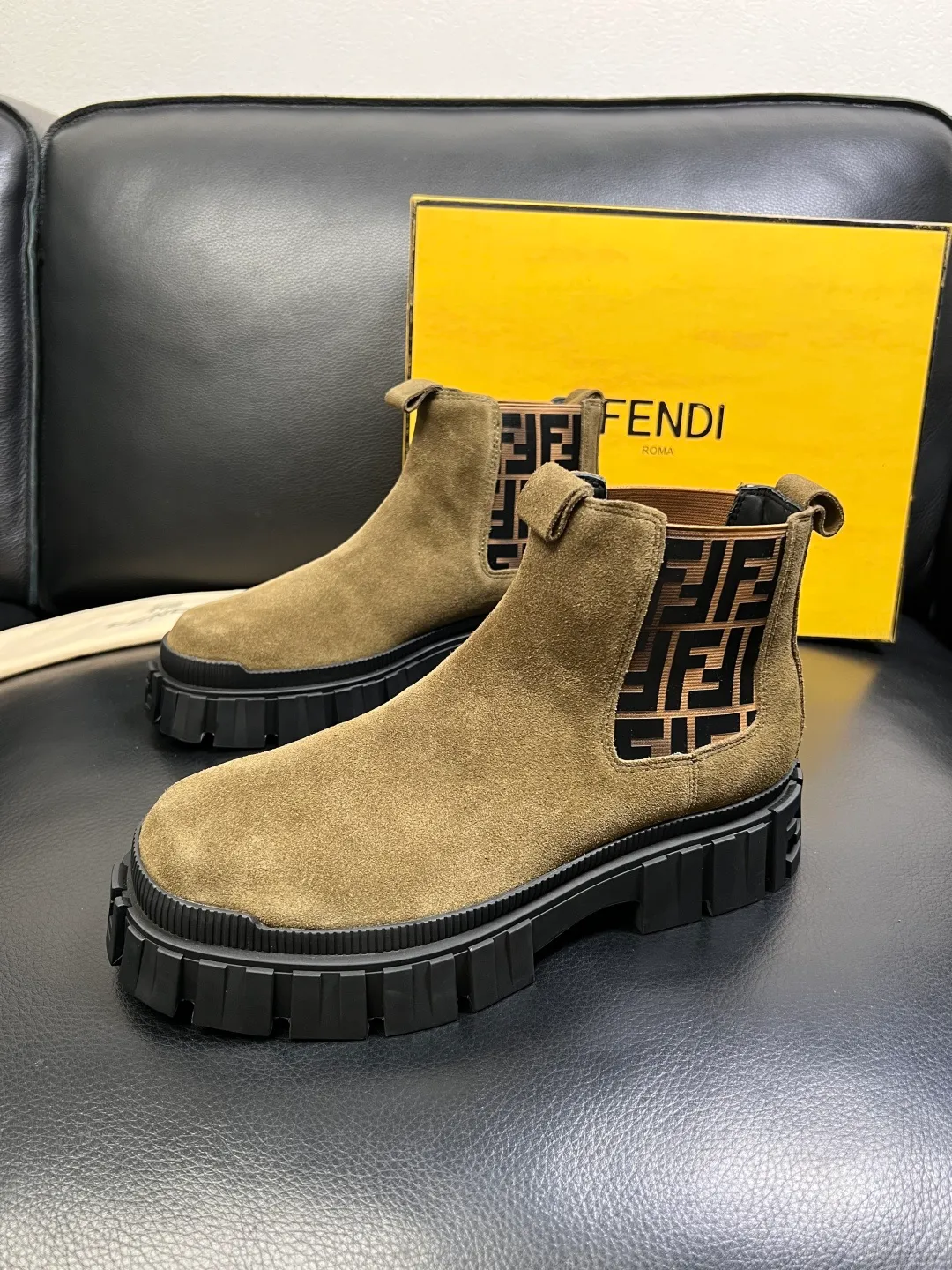 Men's shoes 💰900 FENDI High-quality top craftsmanship, Fendi boots high-top counter synchronization, original factory configuration imported Italian cowhide fly-knit fabric, imported cowhide lining, breathable and comfortable, soles: original soles specially provided by the original factory, original factory and single goods are welcome to compare, code number 39-44 (customized 38 45)